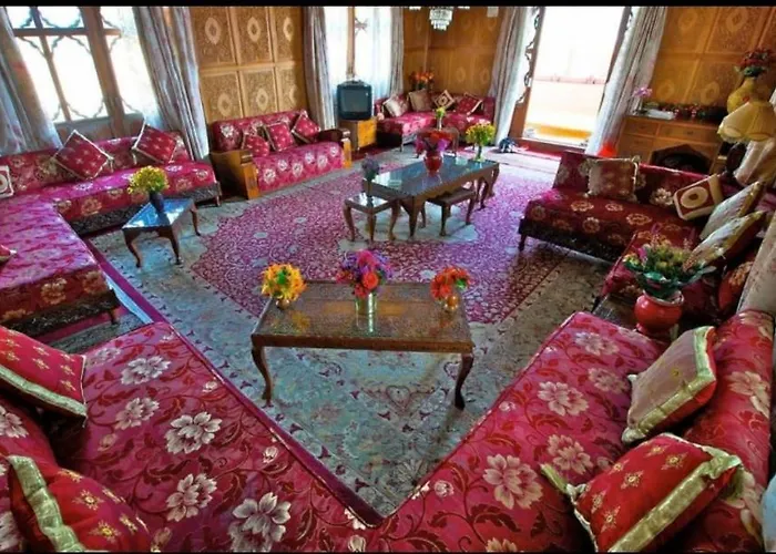 Royal Mumtaz Grp Of Houseboats