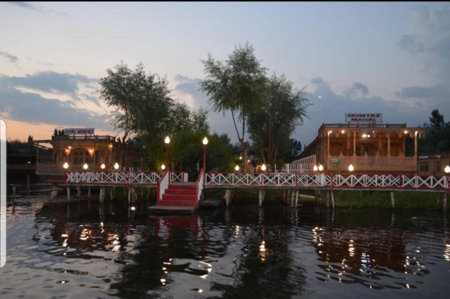Royal Mumtaz Grp Of Houseboats Srinagar (Jammu and Kashmir)